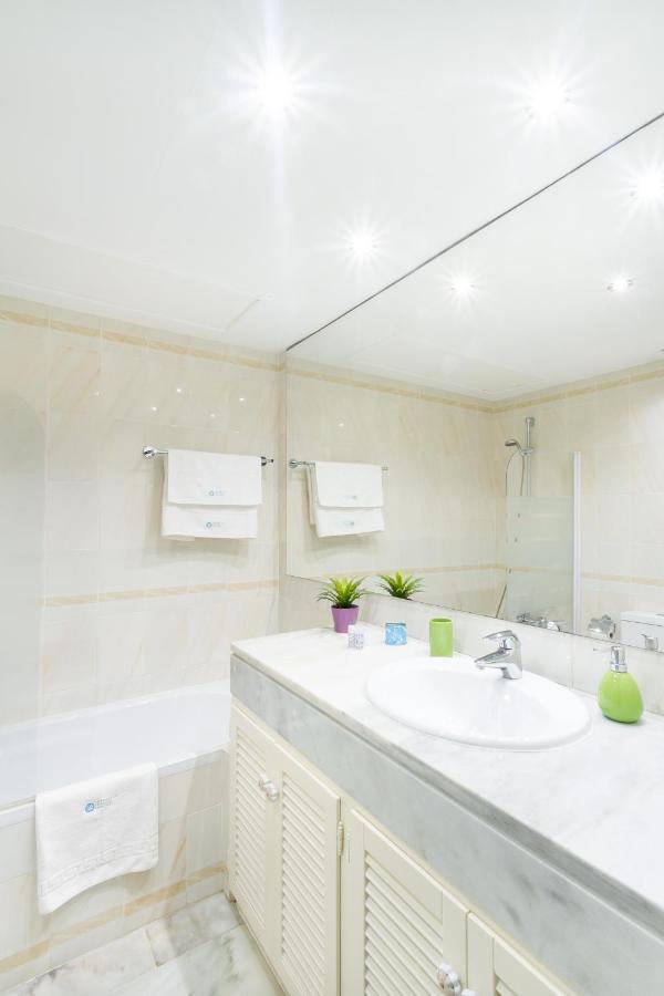 Marbella Banus Suites - Golden Beach Marbella Suite מראה חיצוני תמונה